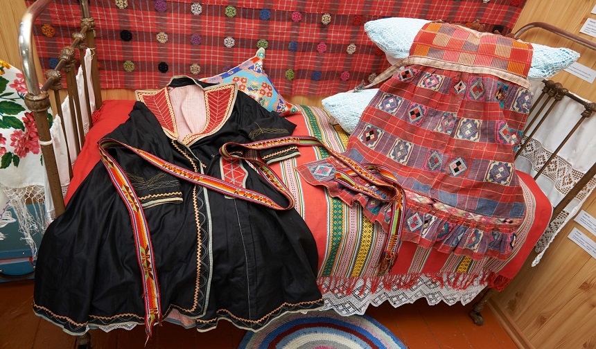 Вышивка в национальных костюмах